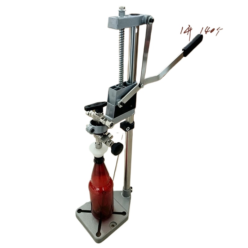 Wine Beer & Deli Reviews - Machine manuelle de pressage de bouchons