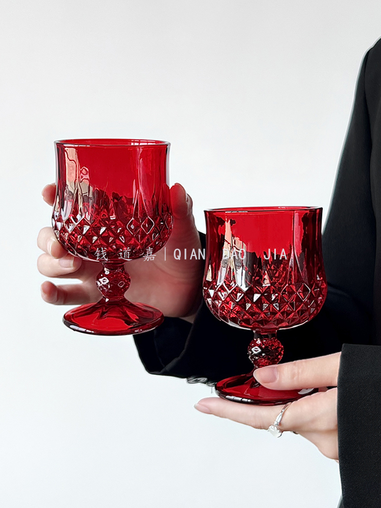 Verre à pied haut en relief de - Wine Beer Foot avis et prix