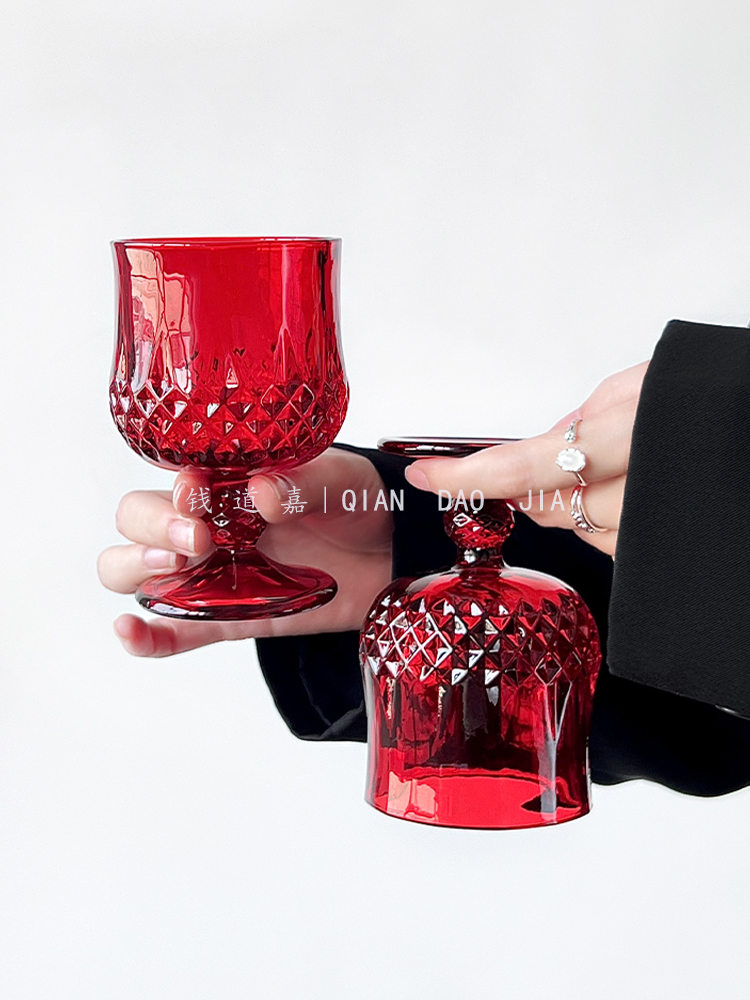 Verre à pied haut en relief de - Wine Beer Foot avis et prix