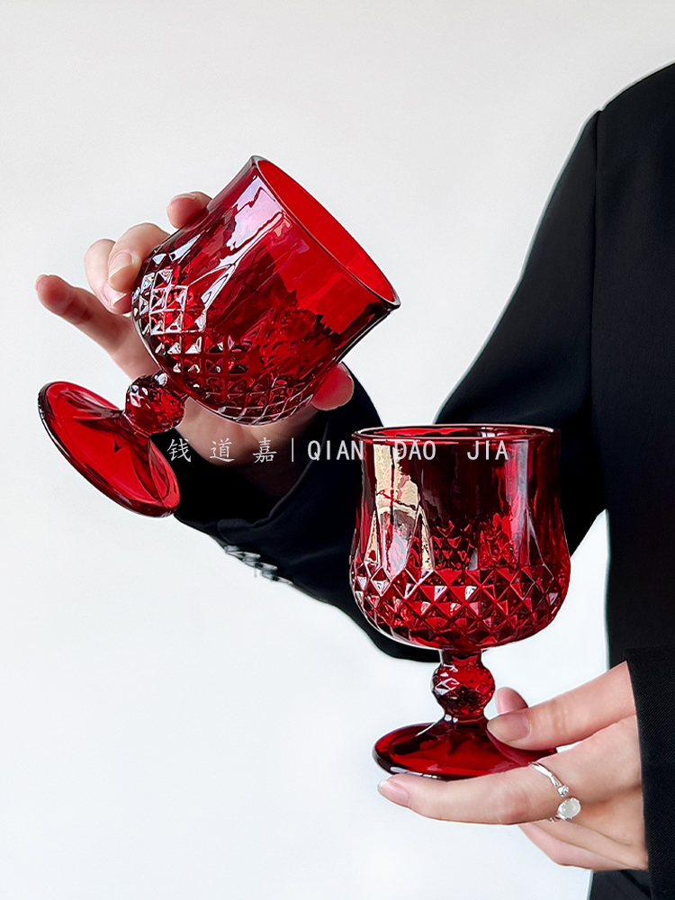 Verre à pied haut en relief de - Wine Beer Foot avis et prix